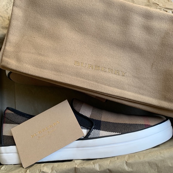 —-SOLD——-Womens Burberry Check Slip on Sneakers - Picture 7 of 7